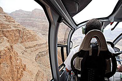 《超侦探事件簿：雾雨迷宫》新角色公开 6月30日发售